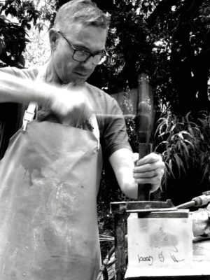 Splitting glass block Splitting glass block